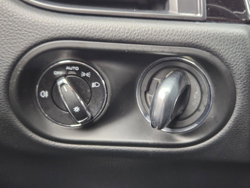 Used 2020 Porsche Macan Base image 27