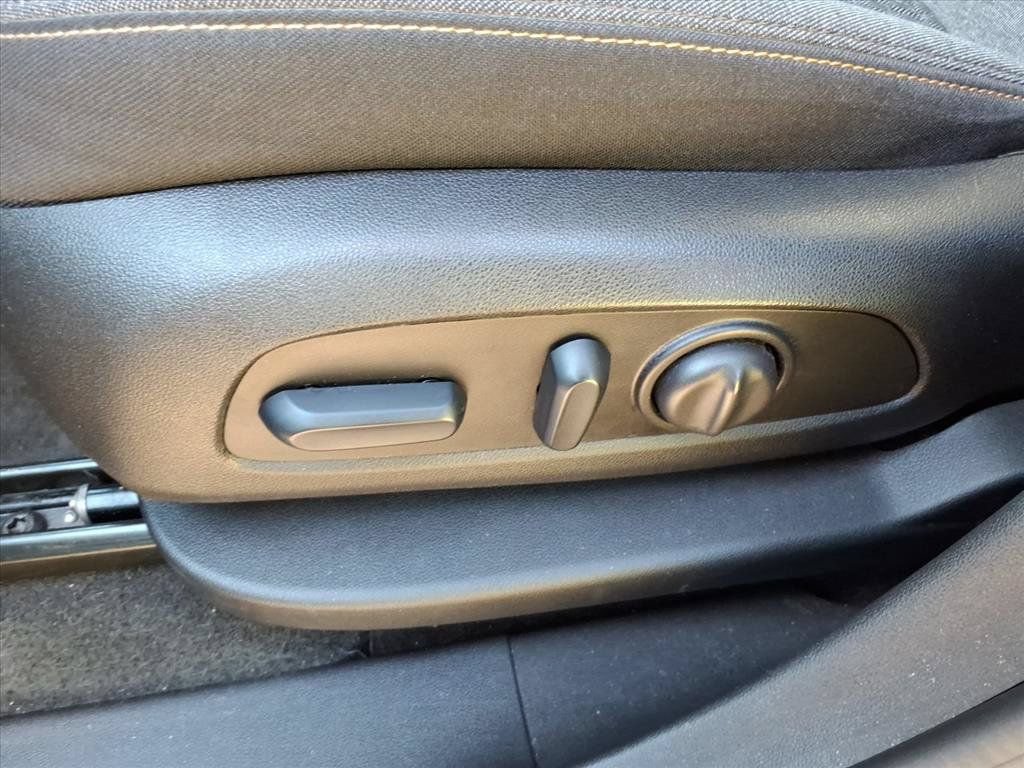 Used 2024 Chevrolet Equinox LT FWD image 25