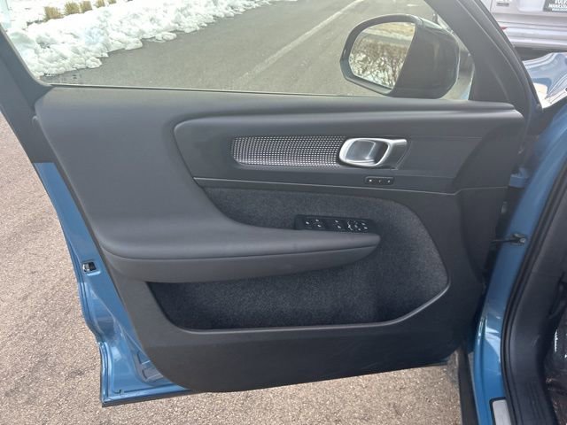 Certified 2025 Volvo XC40 B5 Plus image 16