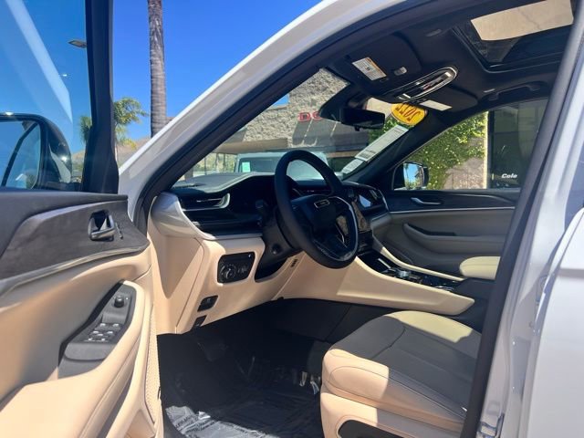 Used 2022 Jeep Grand Cherokee Limited 4xe w/ Luxury Tech Group II image 2