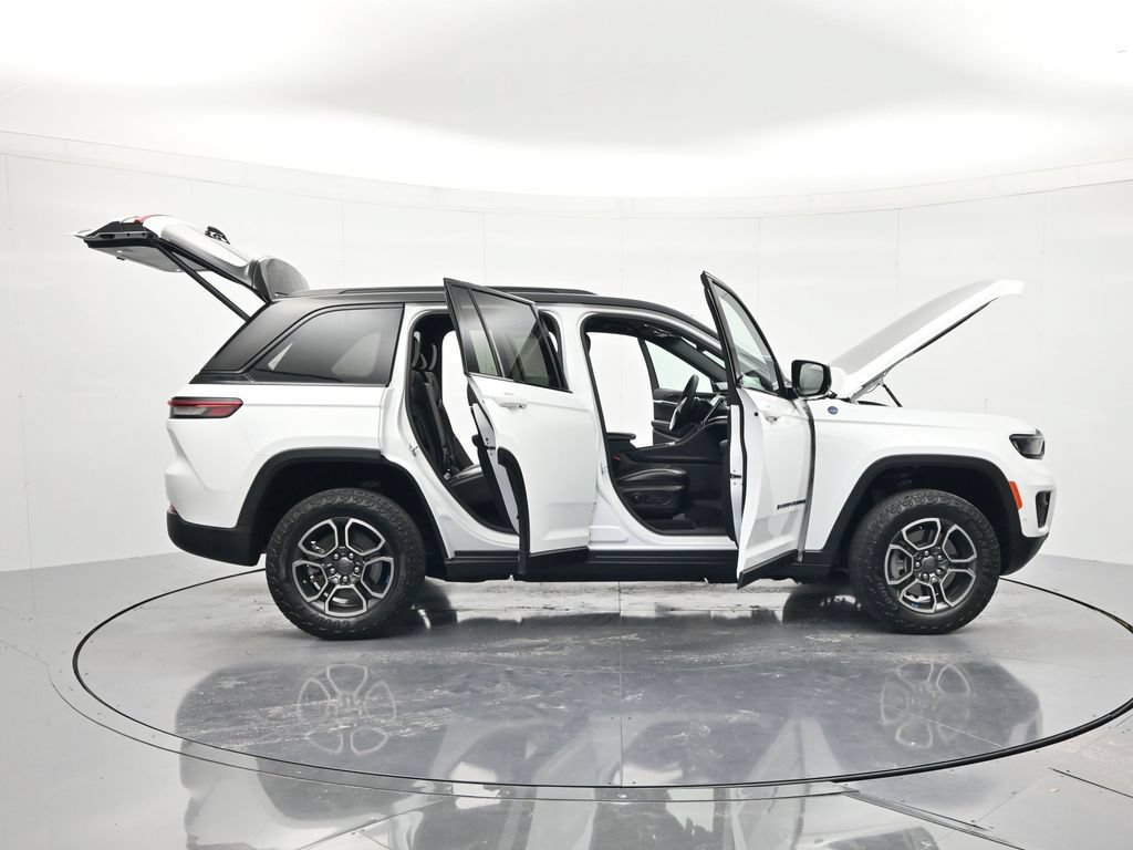 Used 2023 Jeep Grand Cherokee Trailhawk w/ Advanced Protech Group II AWD/4WD image 48