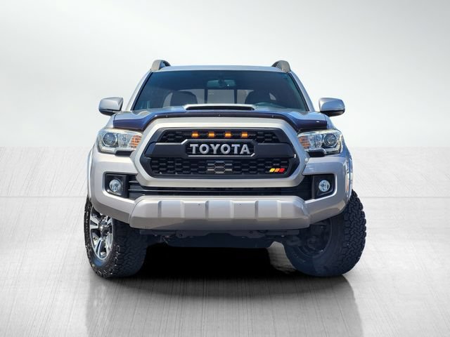 Used 2016 Toyota Tacoma TRD Sport RWD image 2