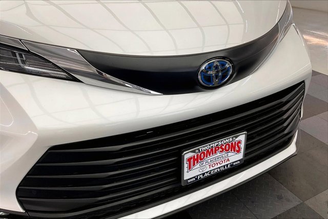 Used 2025 Toyota Sienna XLE image 31
