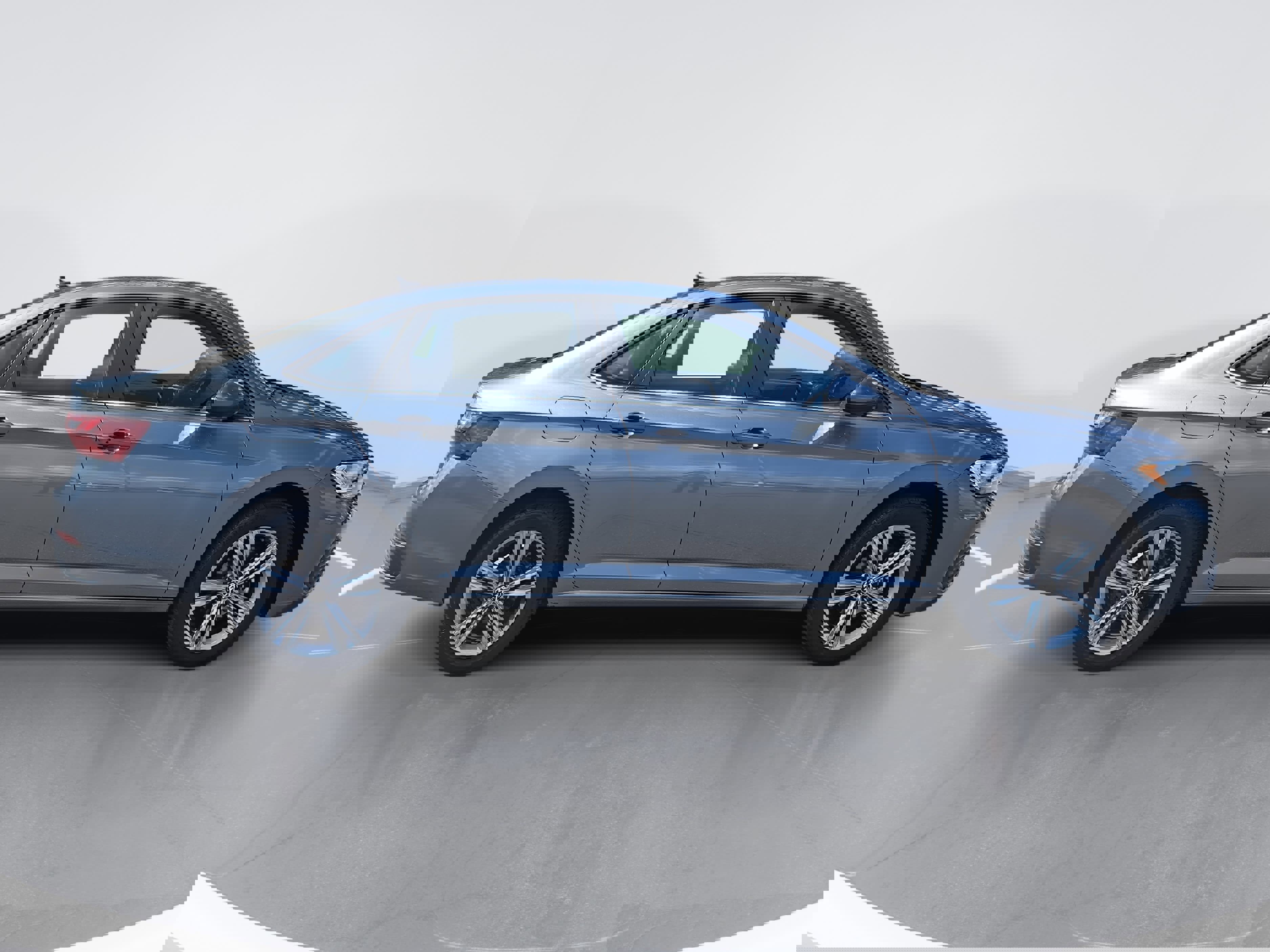 Used 2022 Volkswagen Jetta SE image 2