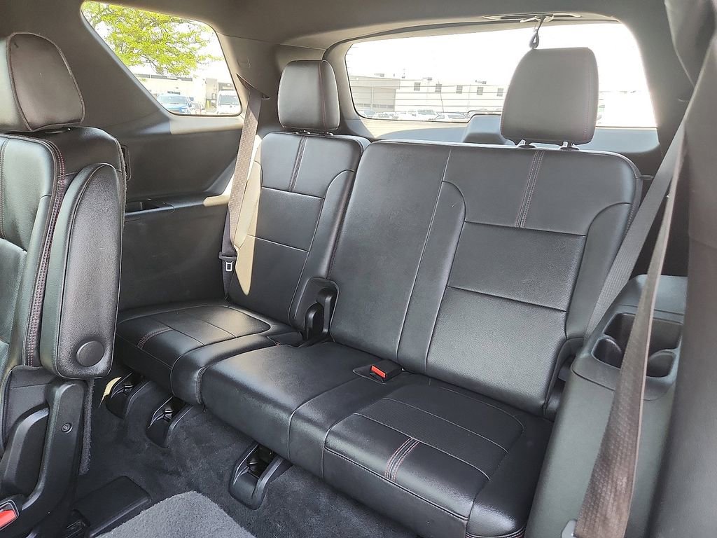 Used 2022 Chevrolet Traverse RS w/ LPO, Cargo Package FWD image 7