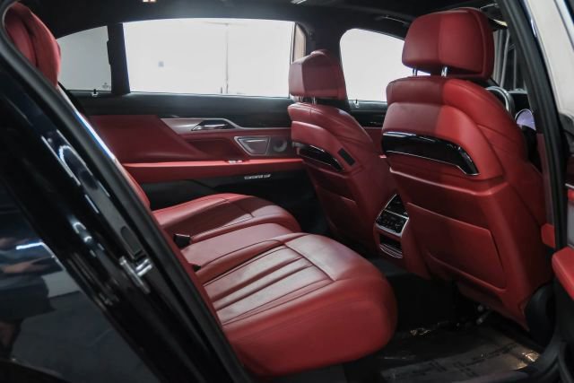 Used 2018 BMW M760i xDrive image 40