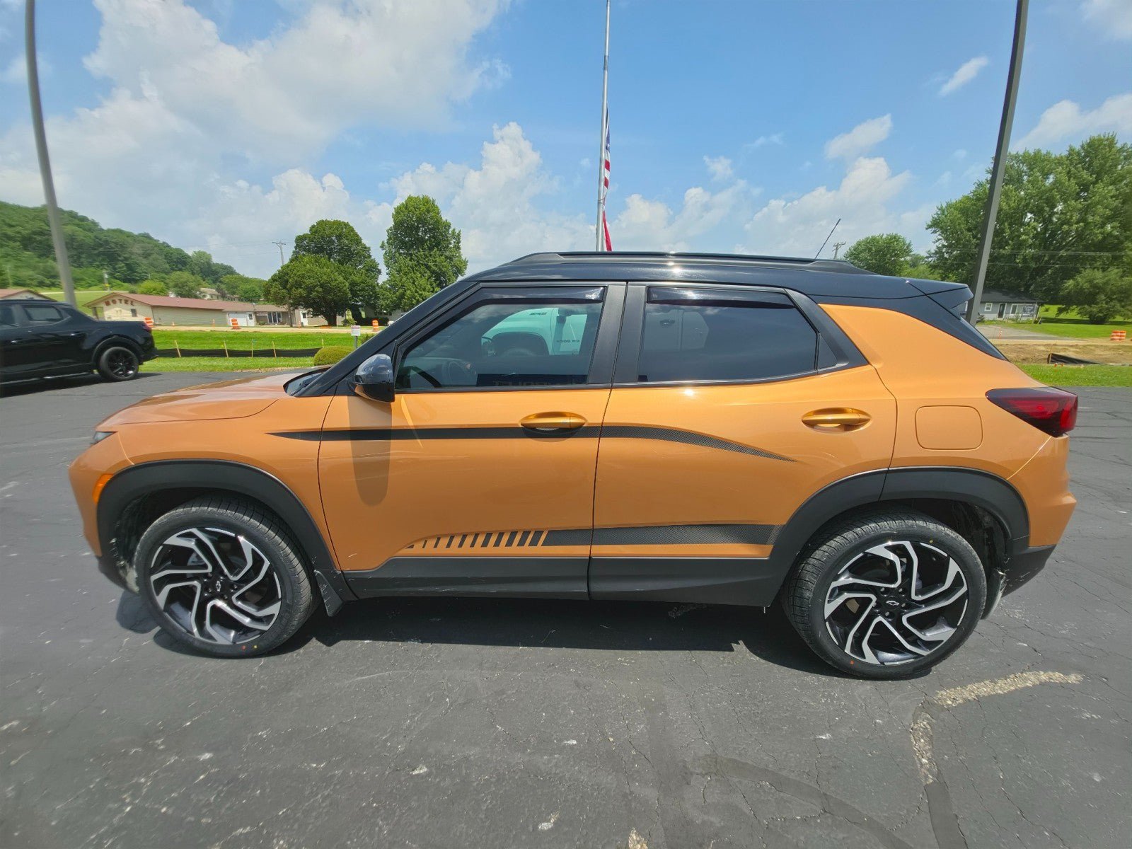 Used 2024 Chevrolet TrailBlazer RS w/ Convenience Package AWD/4WD image 2