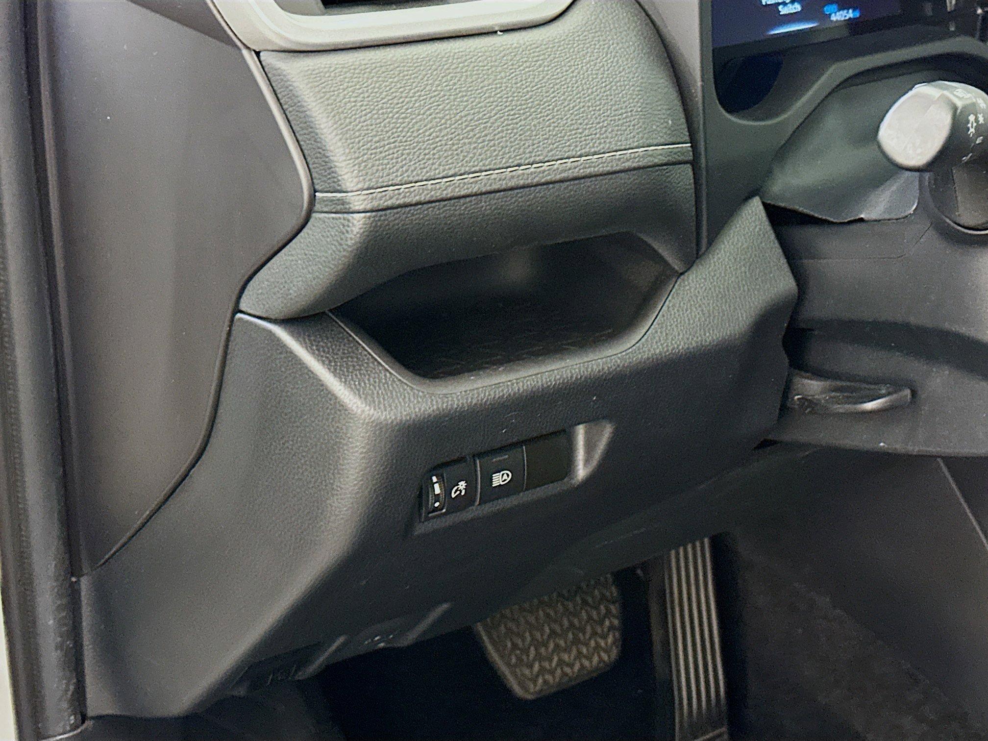 Used 2024 Toyota RAV4 XLE image 17