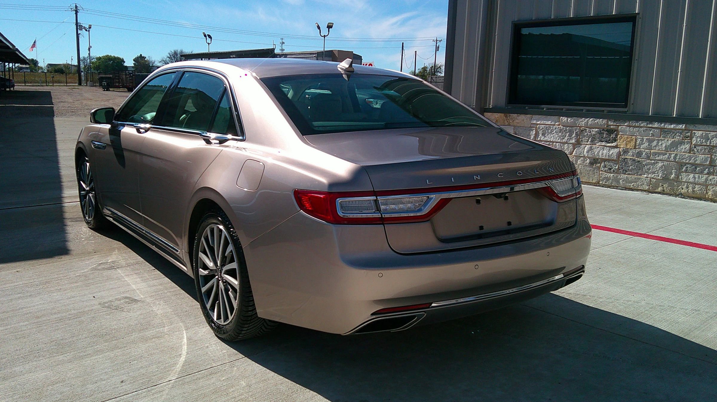 Used 2019 Lincoln Continental Select image 11