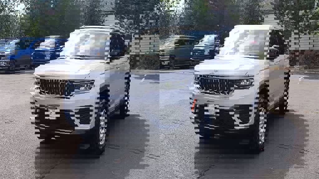 New 2025 Jeep Grand Cherokee Laredo X w/ Luxury Tech Group I image 4