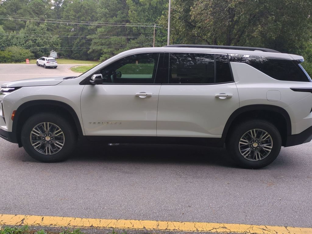 New 2027 Chevrolet Traverse LT w/ Driver Confidence Package FWD image 7