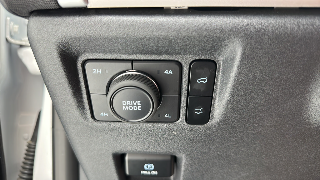 Used 2025 Ford Expedition Active AWD/4WD image 23