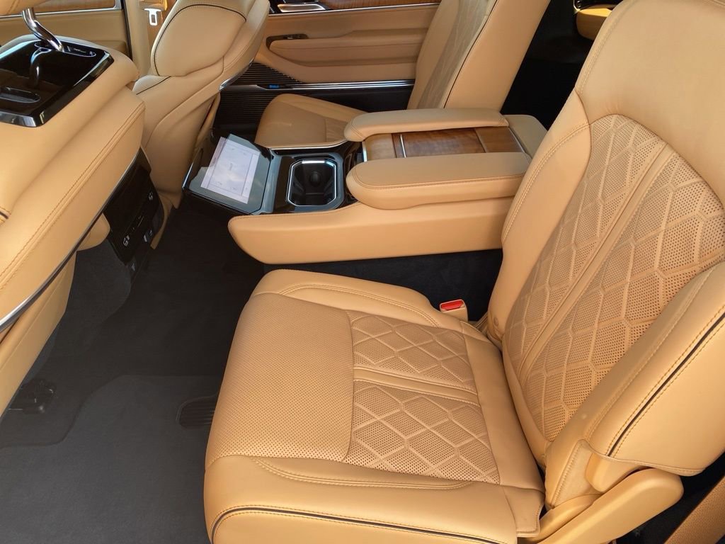 Used 2022 Jeep Grand Wagoneer Series III image 38