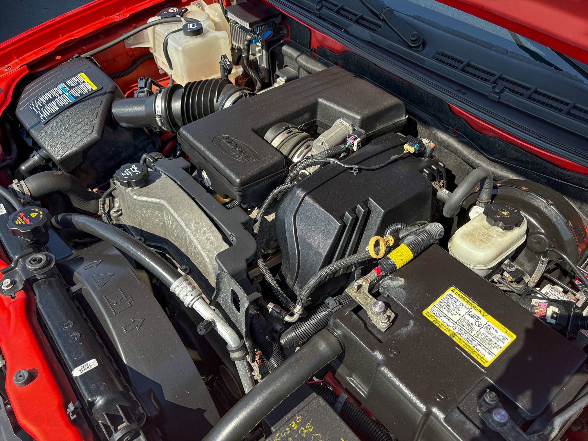 Used 2010 GMC Canyon SLE image 28