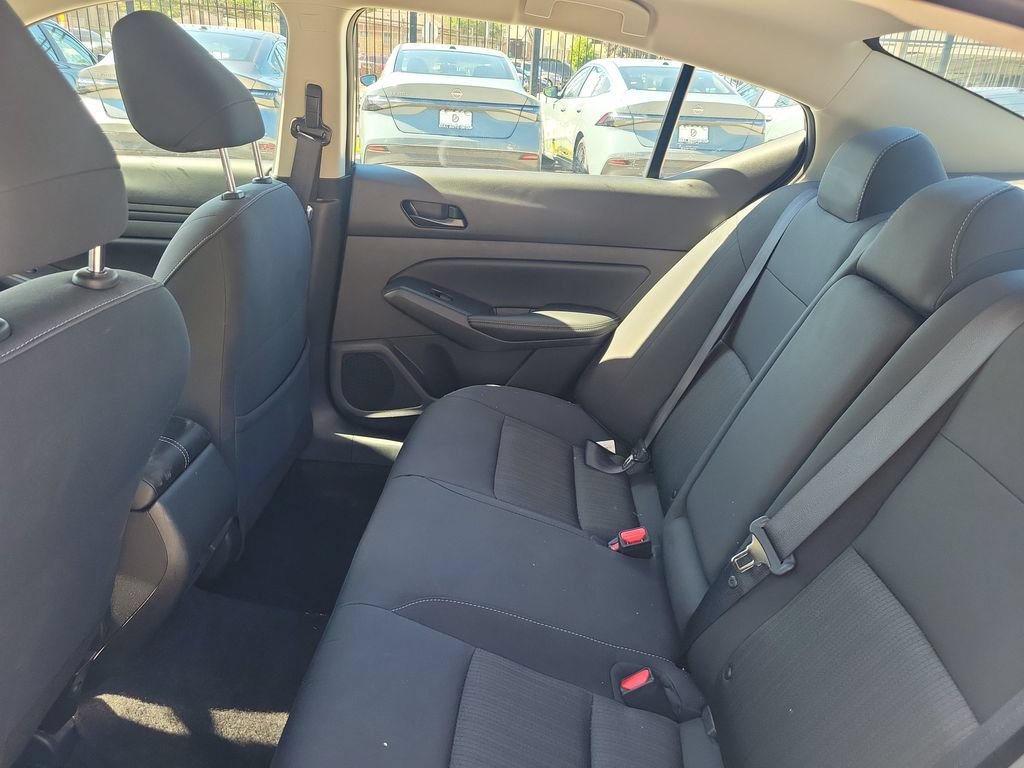 Used 2025 Nissan Altima 2.5 SV FWD image 8