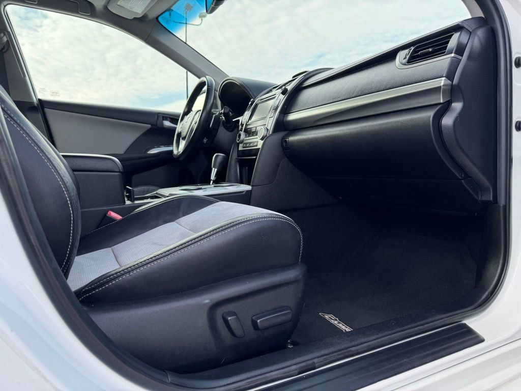 Used 2012 Toyota Camry SE w/ Leather Pkg image 22