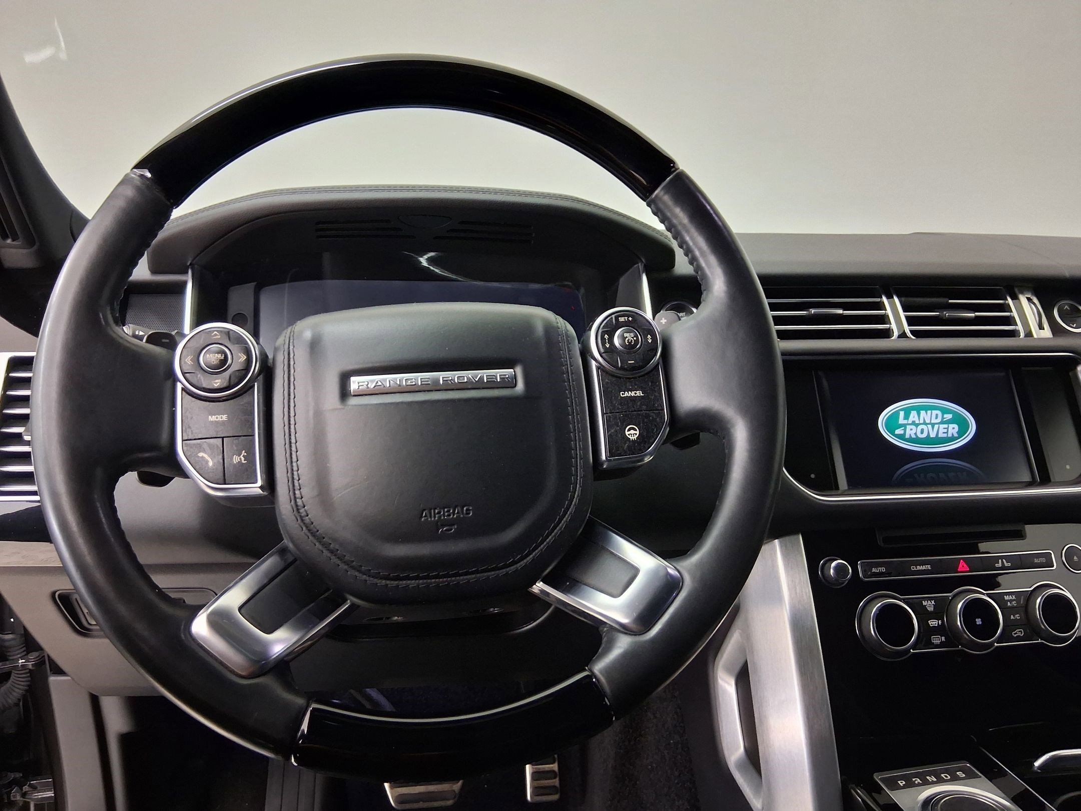 Used 2015 Land Rover Range Rover Supercharged image 14
