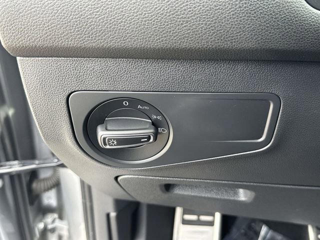 Used 2022 Volkswagen Tiguan SE R-Line image 12