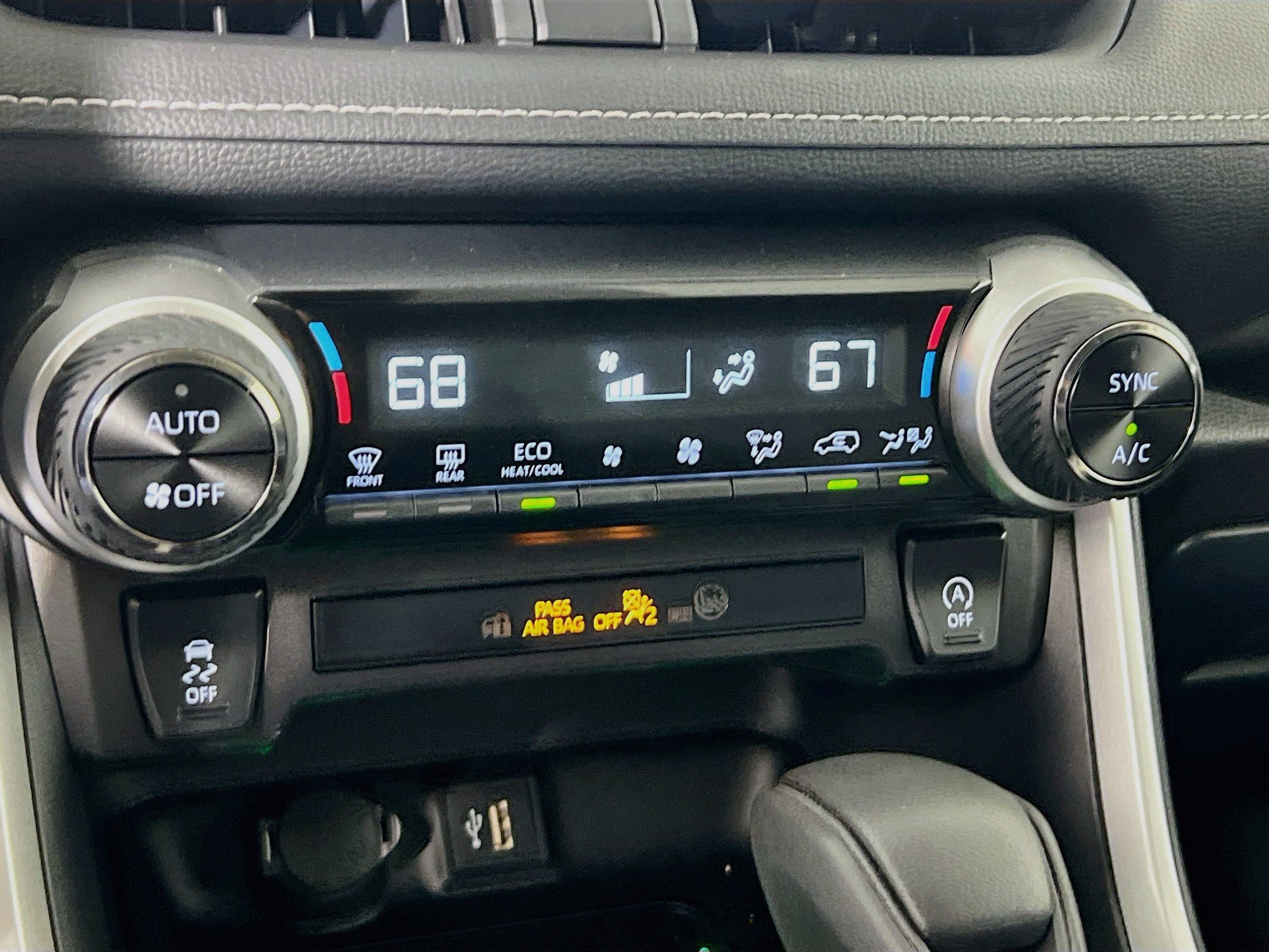 Used 2025 Toyota RAV4 XLE w/ Convenience Package FWD image 26
