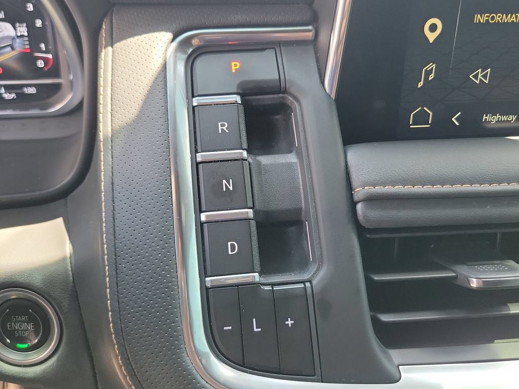 Used 2024 GMC Yukon AT4 w/ AT4 Premium Plus Package AWD/4WD image 32