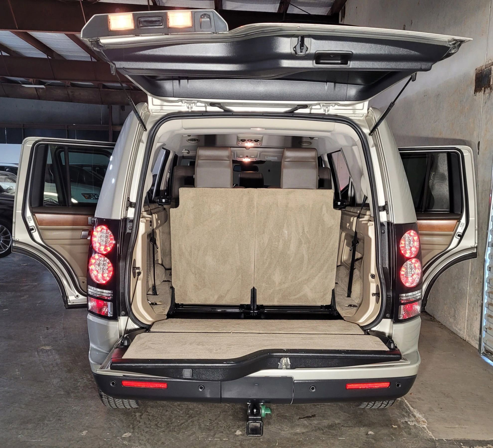 Used 2015 Land Rover LR4 HSE LUX image 10