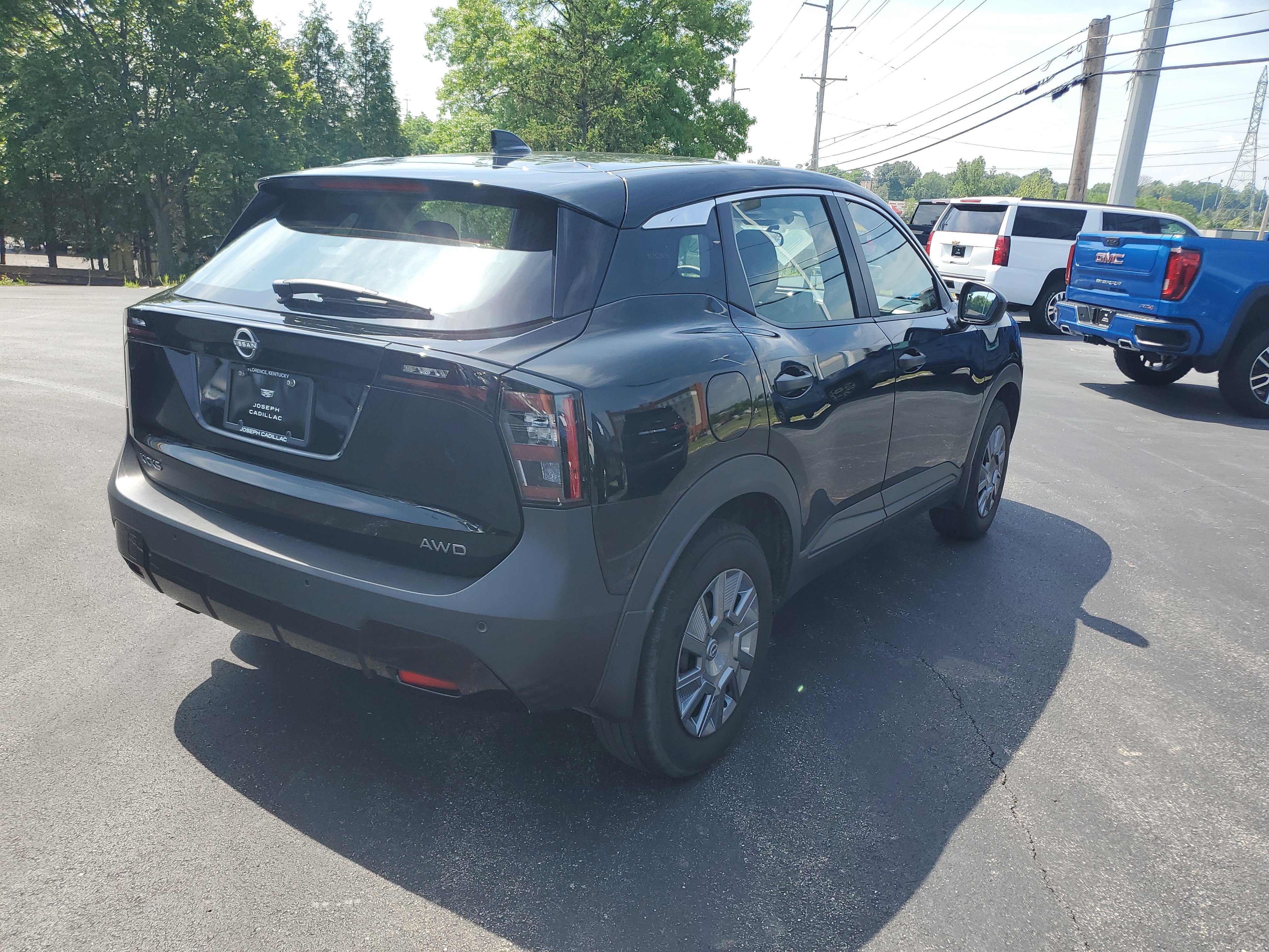 Used 2025 Nissan Kicks S AWD/4WD image 3