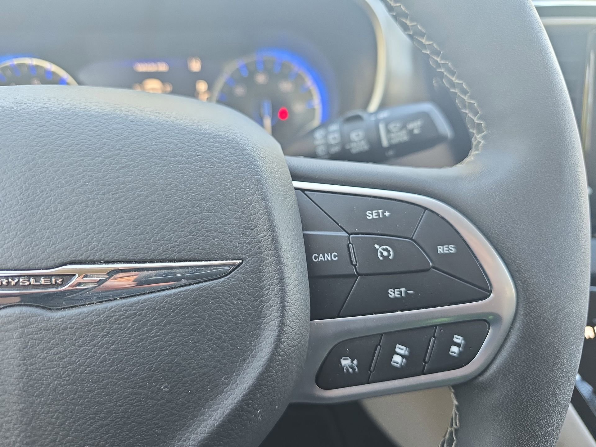 Used 2024 Chrysler Pacifica Touring-L image 18