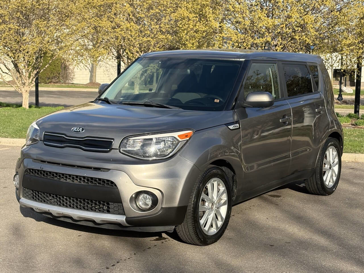 Used 2018 Kia Soul + image 2