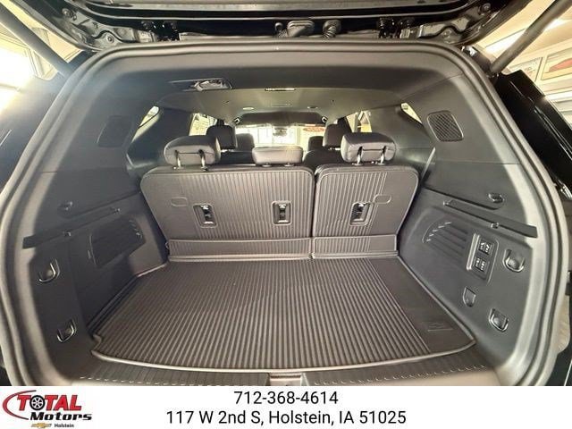 New 2026 Chevrolet Traverse High Country w/ LPO, Floor Liner Package AWD/4WD image 11