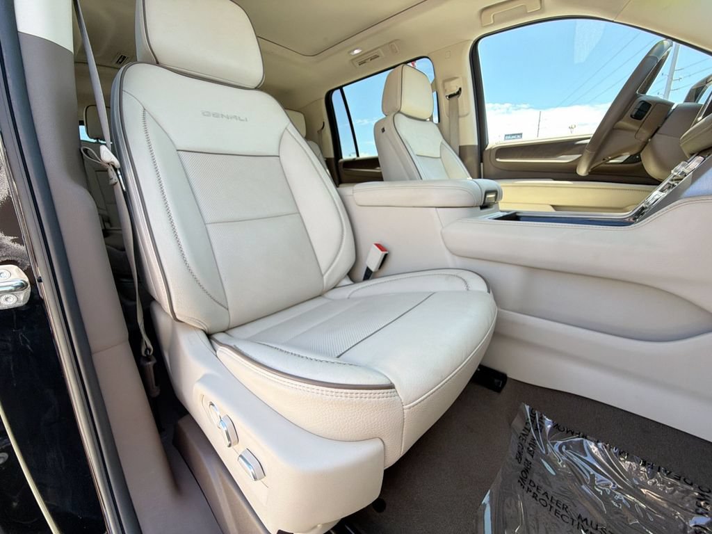 Used 2024 GMC Yukon XL Denali RWD image 11