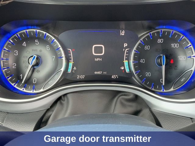 Used 2025 Chrysler Pacifica Limited image 38