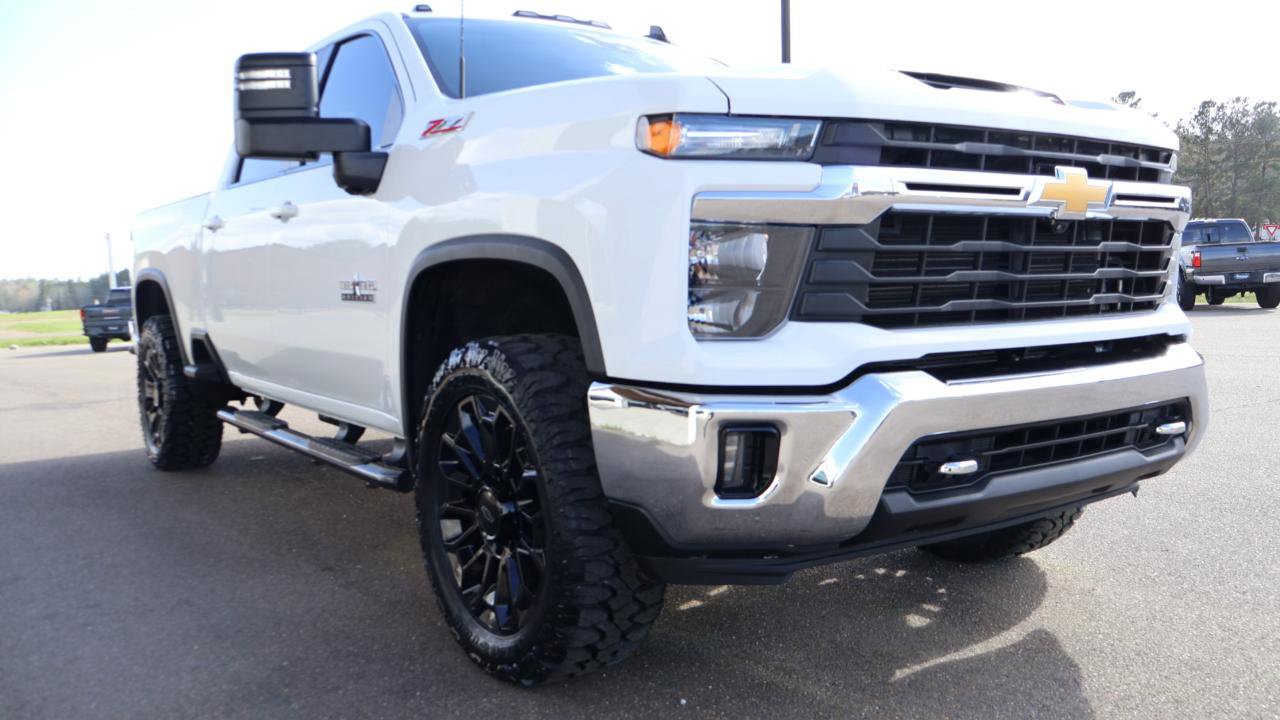 Used 2024 Chevrolet Silverado 2500 LT w/ Texas Edition image 5