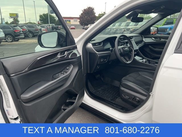 Used 2023 Jeep Grand Cherokee Altitude AWD/4WD image 9