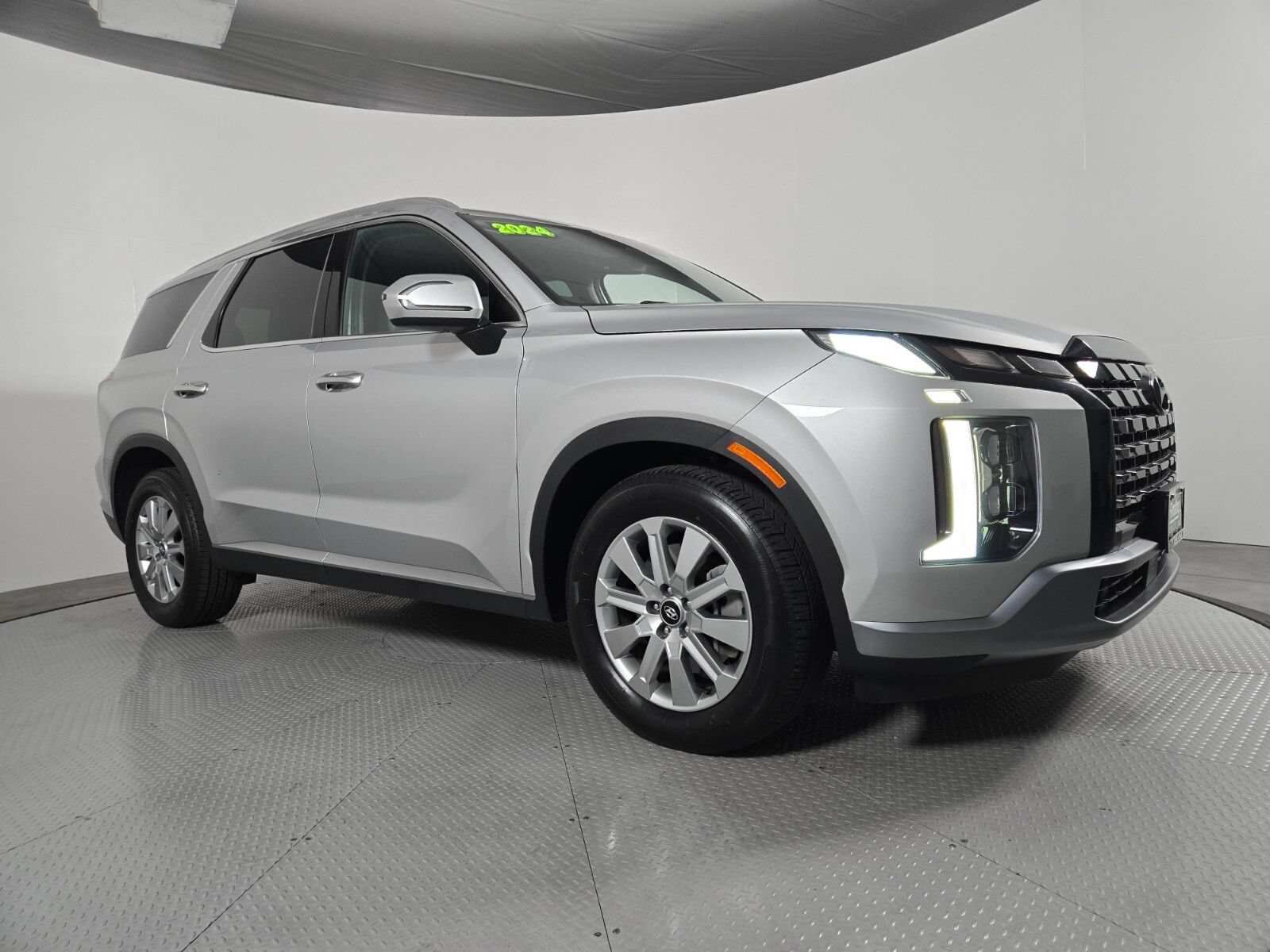Used 2024 Hyundai Palisade SEL FWD image 2