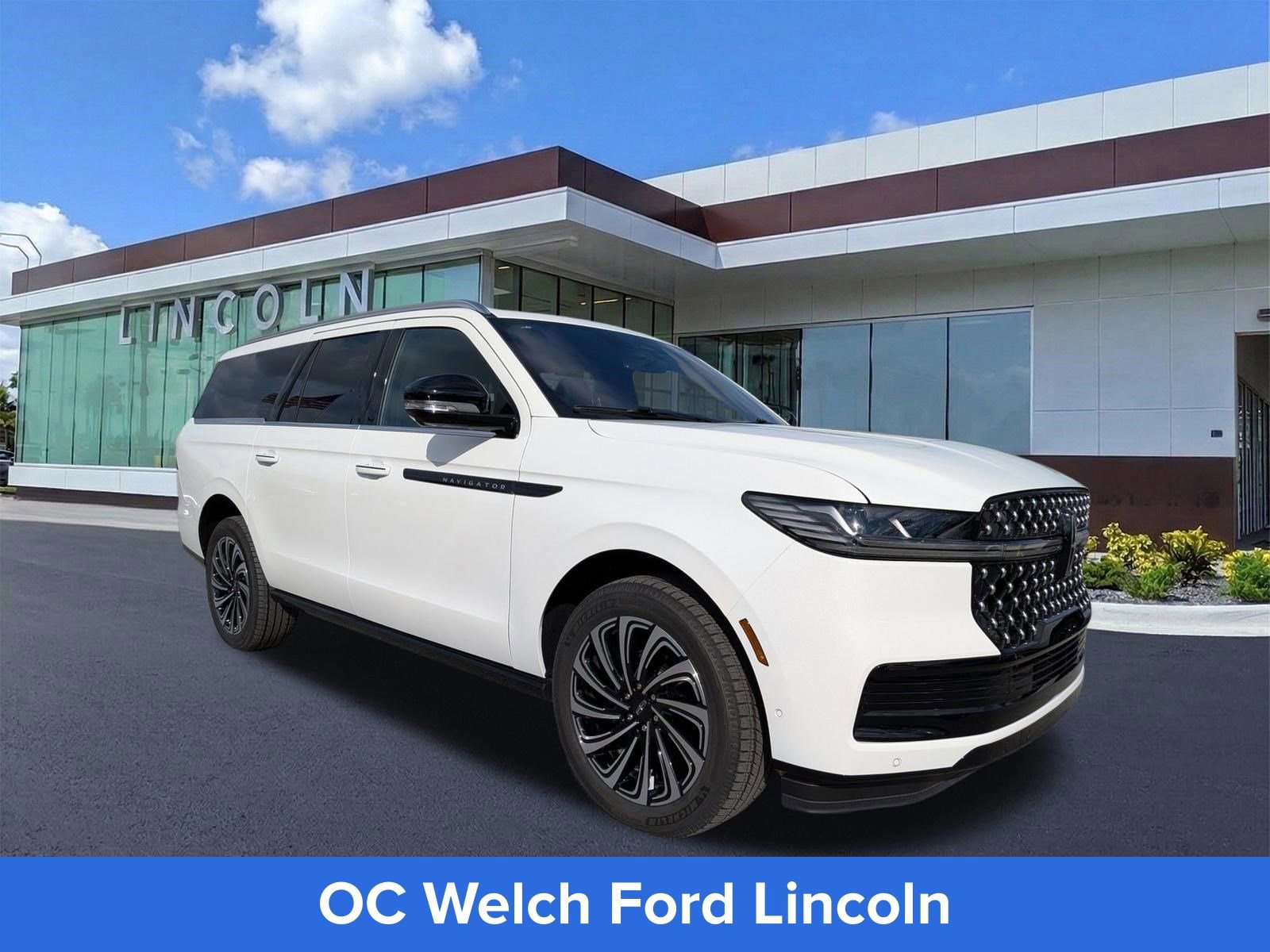 Certified 2025 Lincoln Navigator L Black Label AWD/4WD image 3