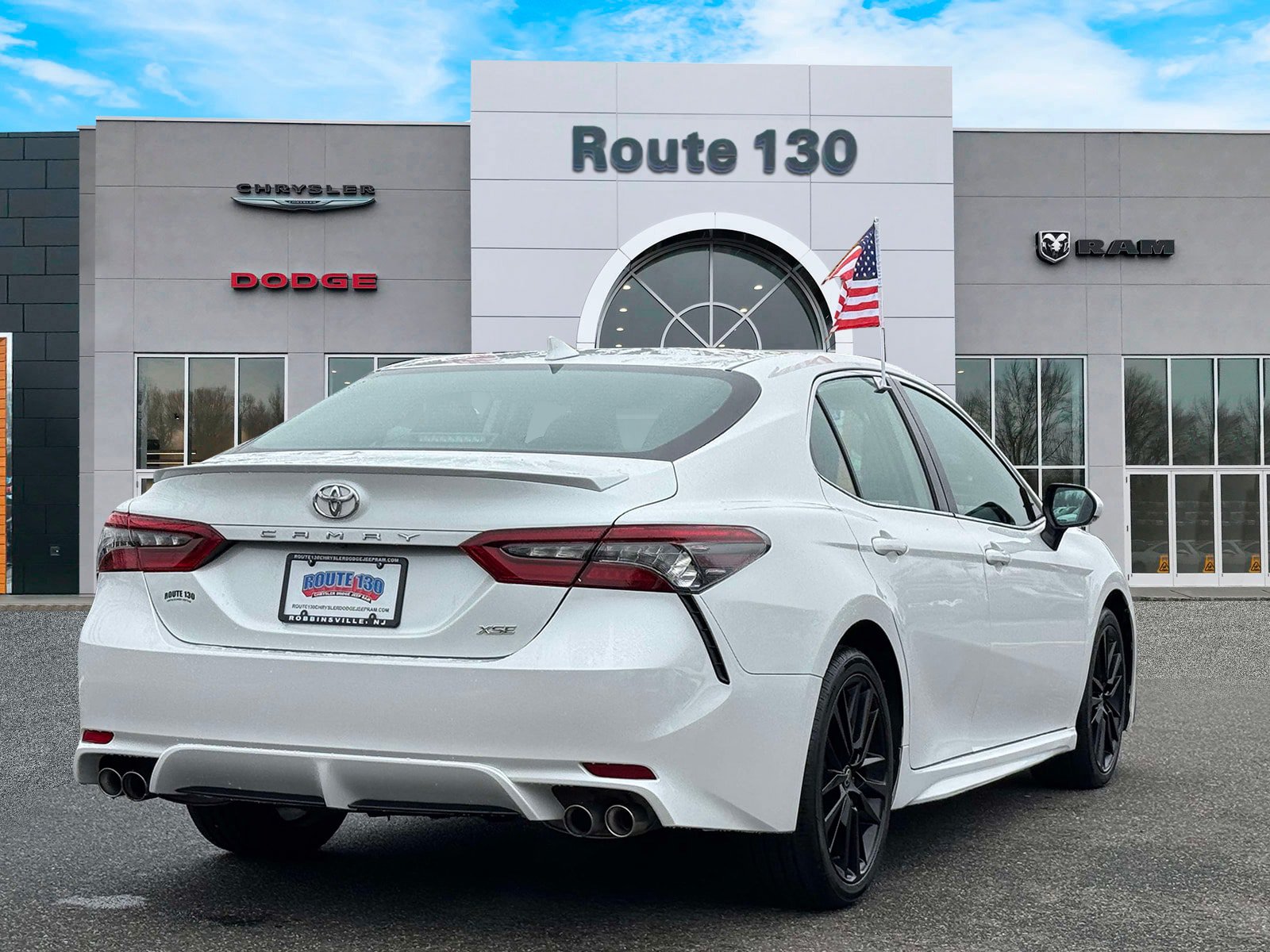 Used 2023 Toyota Camry XSE FWD image 4