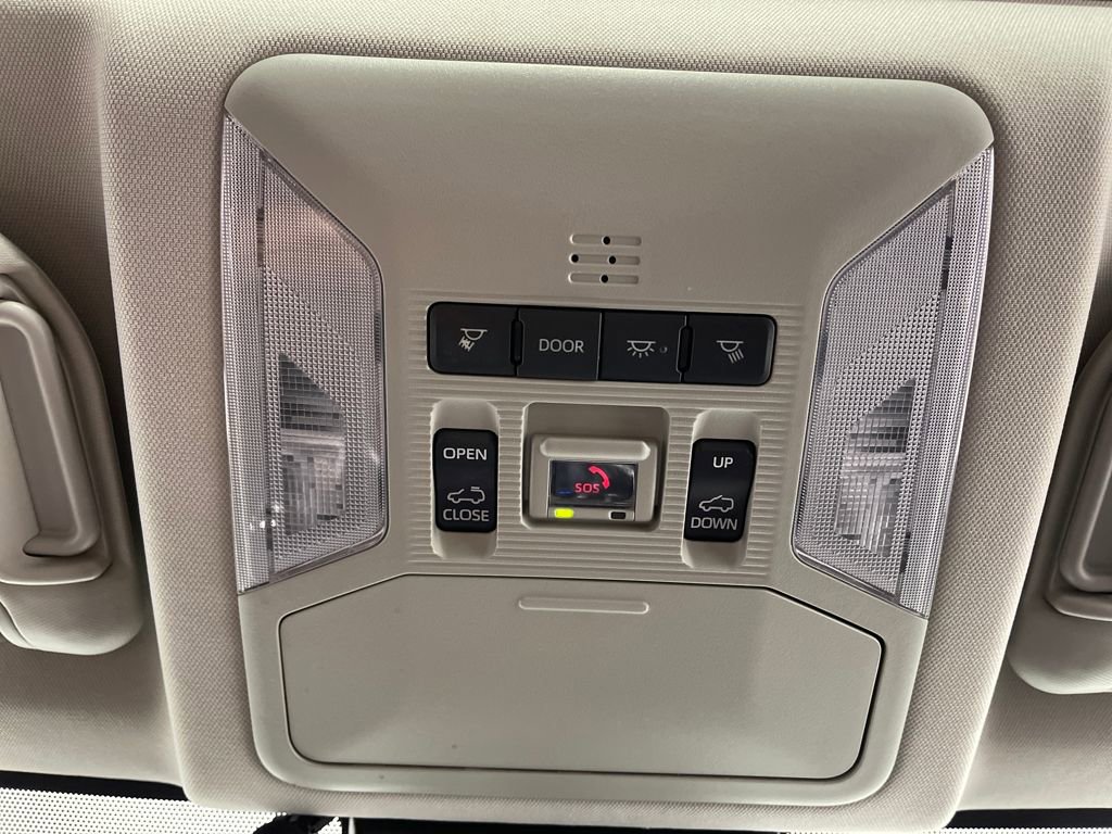 Used 2022 Toyota RAV4 XLE Premium image 29