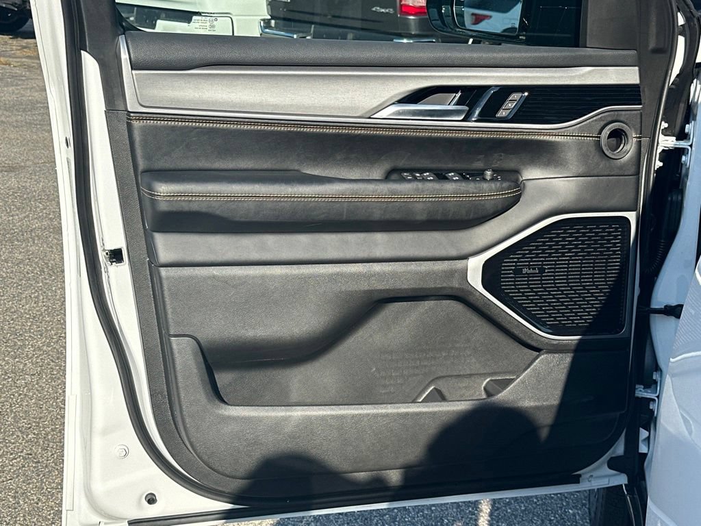 New 2026 Jeep Grand Wagoneer 4WD image 12