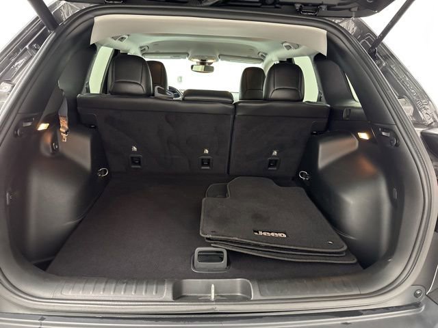 Used 2019 Jeep Cherokee Limited w/ Technology Group image 26