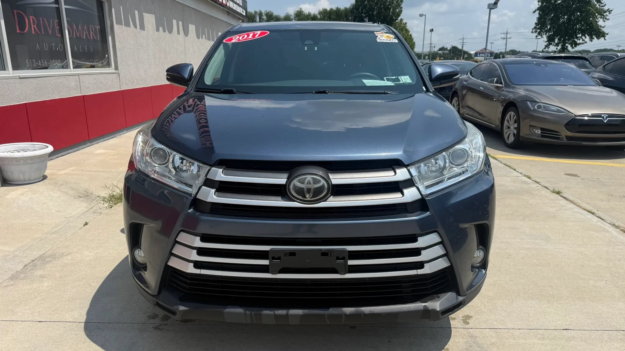 Used 2017 Toyota Highlander Plus AWD/4WD image 6