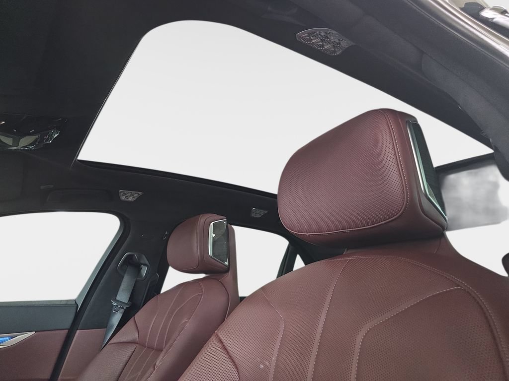 Certified 2023 BMW i7 xDrive60 AWD/4WD image 29