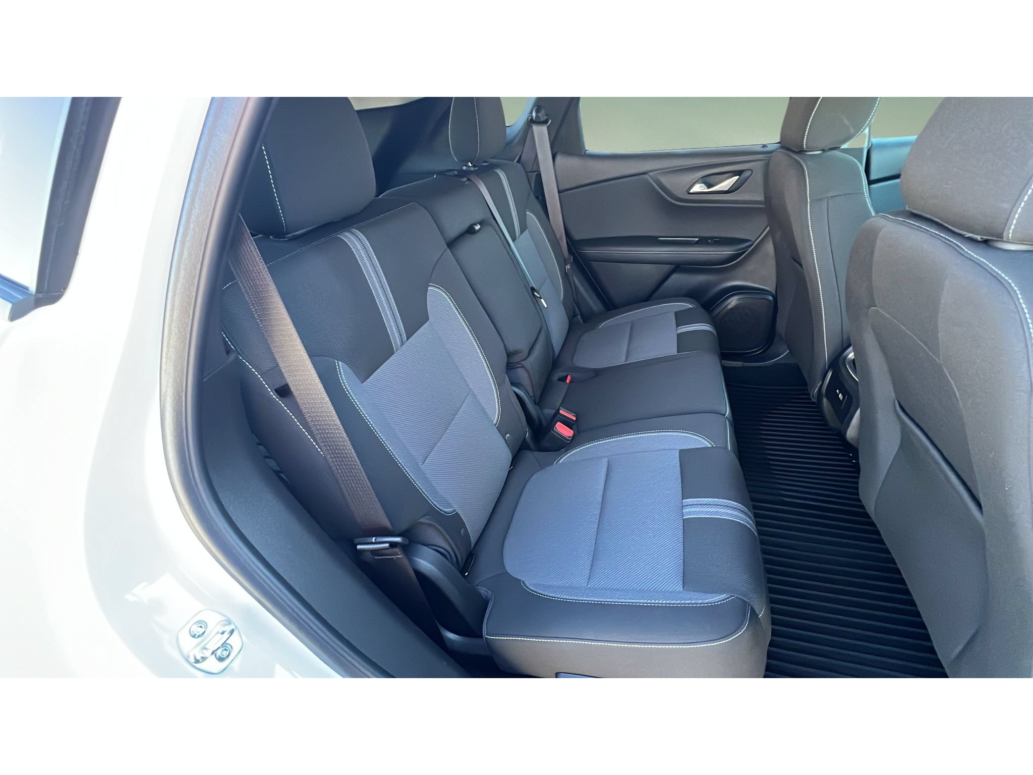 Certified 2025 Chevrolet Blazer LT w/ Convenience Package AWD/4WD image 31