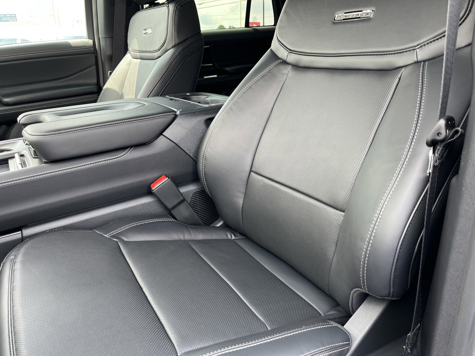 New 2025 Ford Expedition Platinum image 18