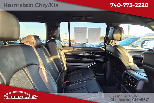 Used 2024 Jeep Wagoneer L Series II w/ Flexible Seating Group image 28