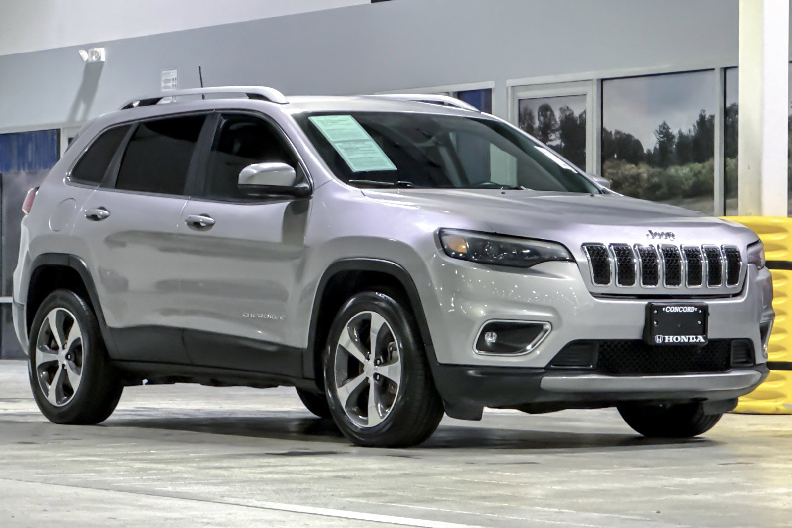 Used 2019 Jeep Cherokee Limited FWD image 6