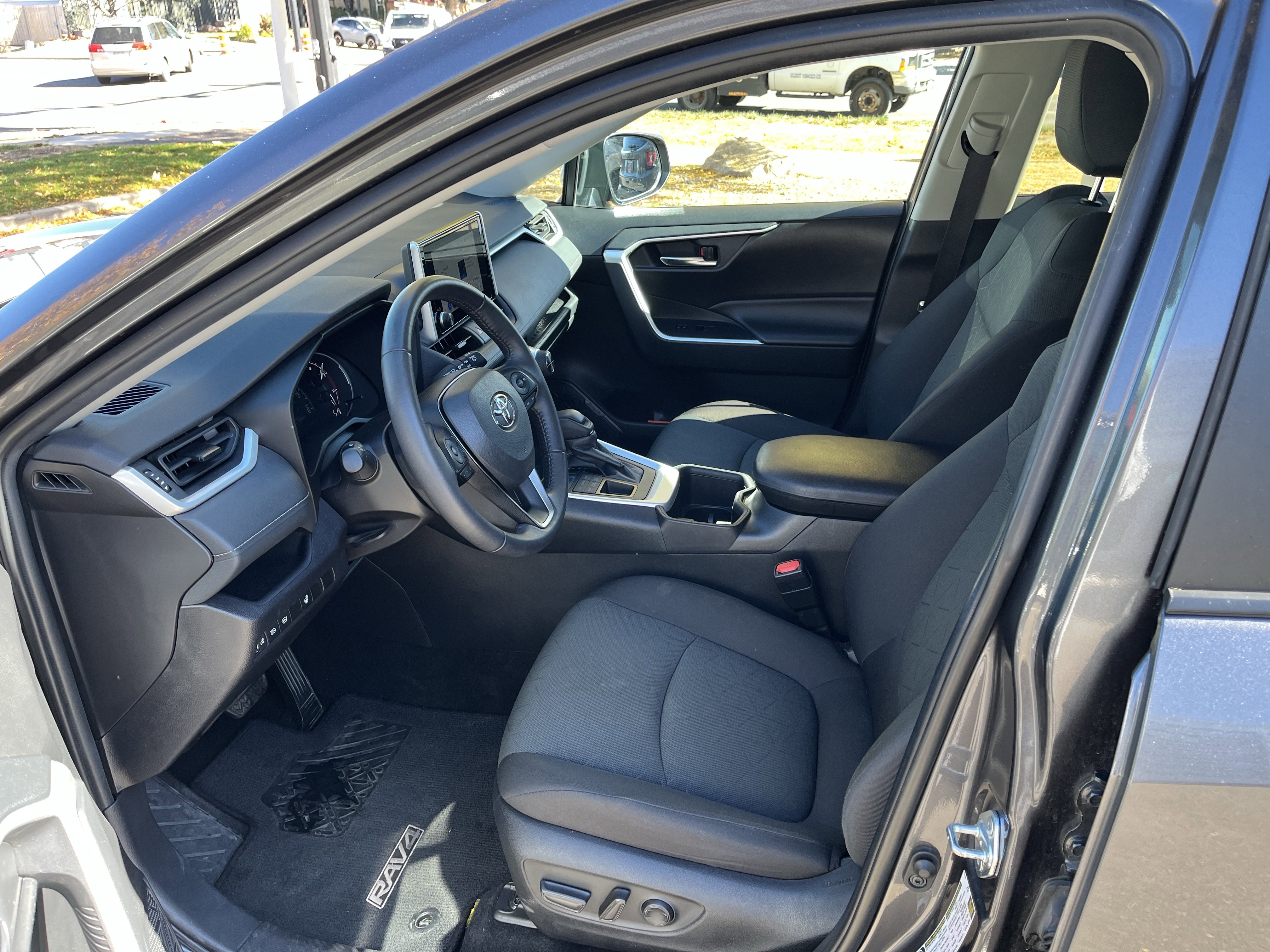 Used 2024 Toyota RAV4 XLE image 10