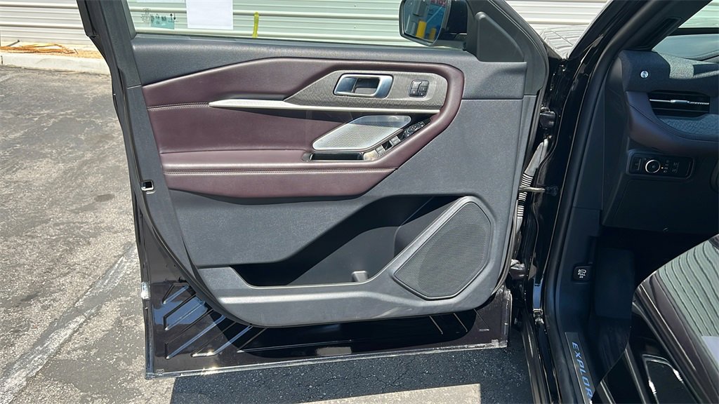 Used 2025 Ford Explorer Platinum image 14