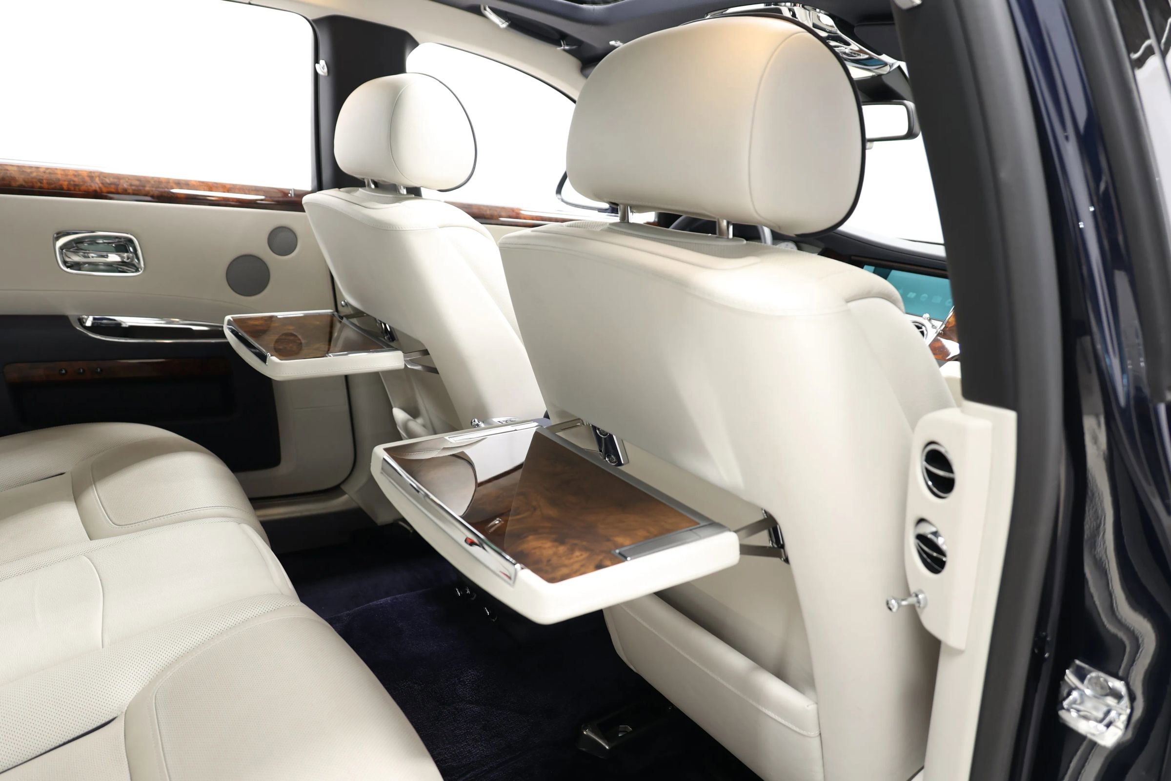 Used 2015 Rolls-Royce Ghost image 92