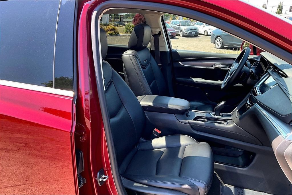 Used 2017 Cadillac XT5 Premium Luxury w/ Driver Assist Package AWD/4WD image 10