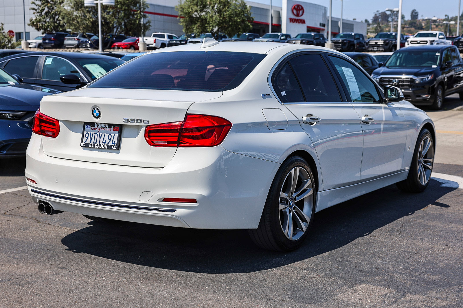 Used 2018 BMW 330e w/ Convenience Package RWD image 24